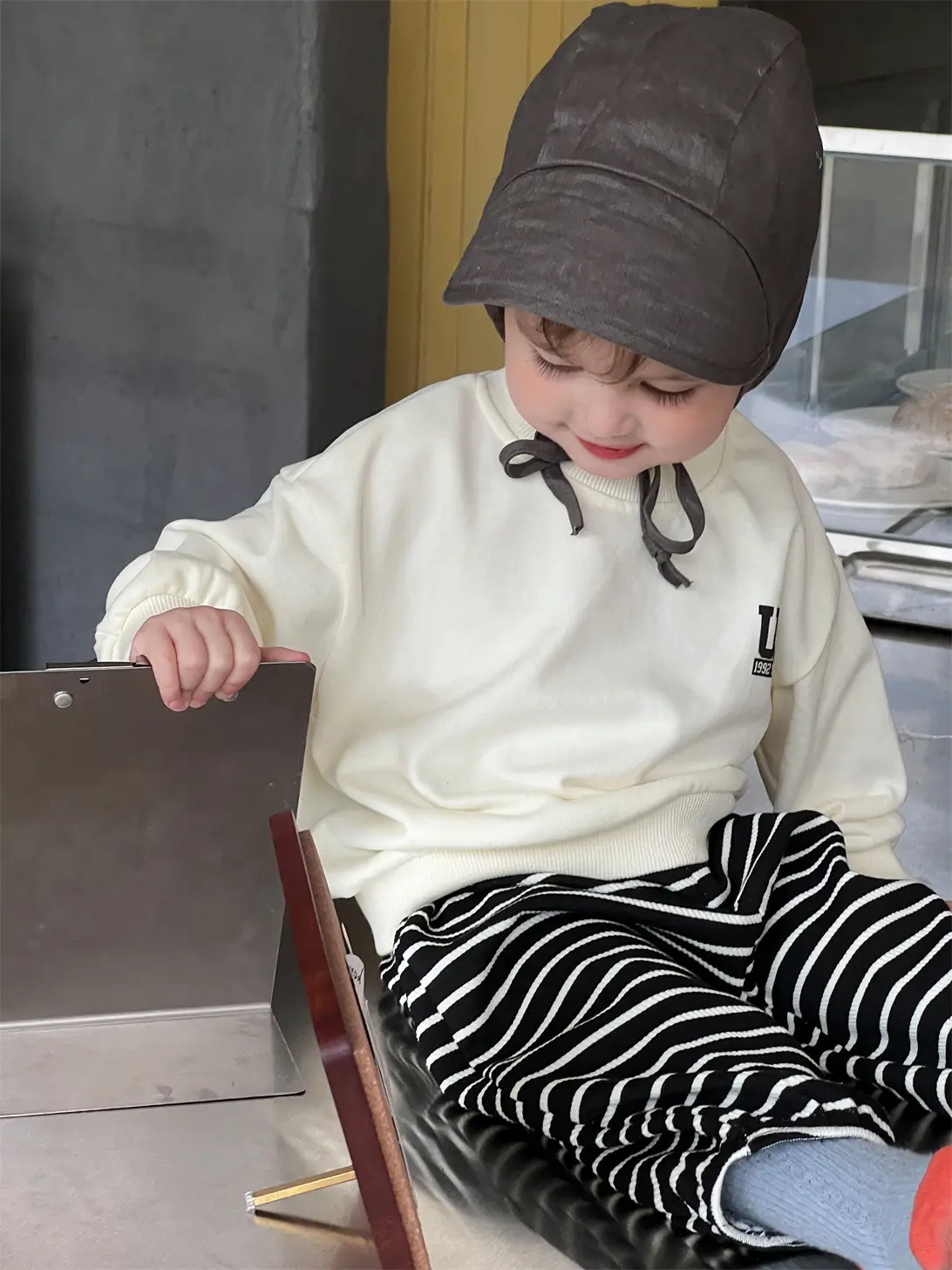 Boys Striped Sweatpants Set Korean Style 2026