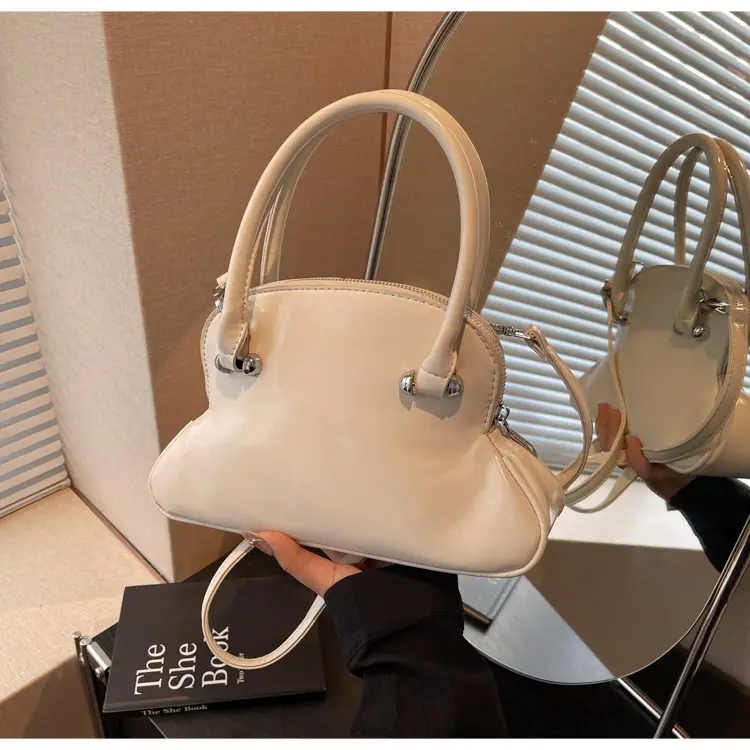 Black Shell Shoulder Crossbody Bag Women Spring Summer 2025 — feature 10