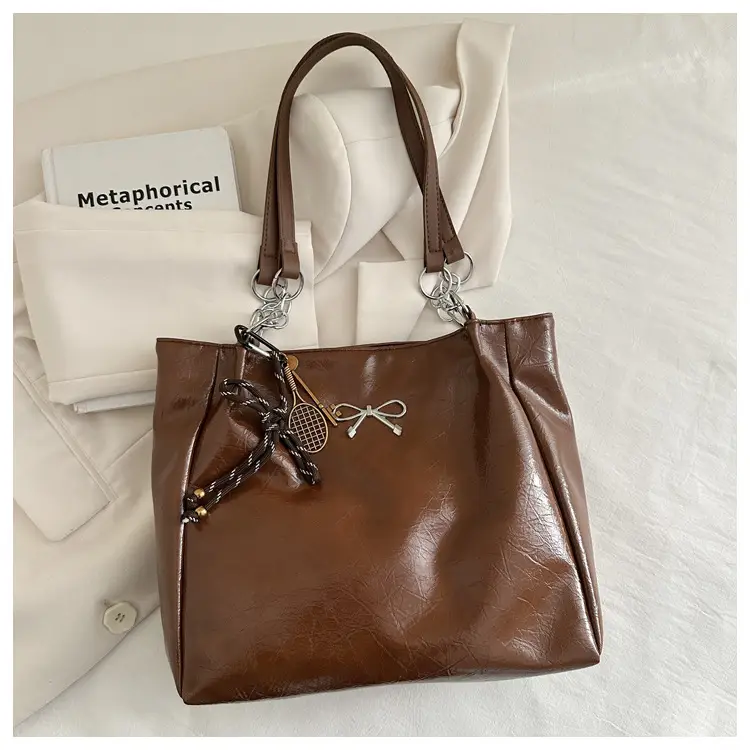 Women's Large Capacity Beige Chain Shoulder Bag — feature 17