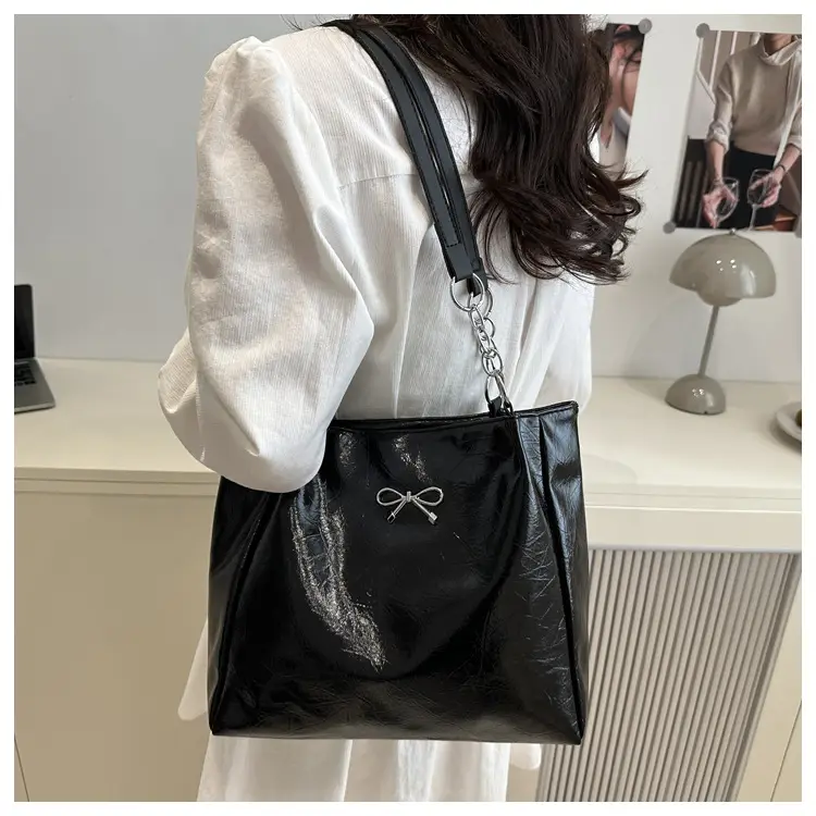 Women's Large Capacity Beige Chain Shoulder Bag — feature 31