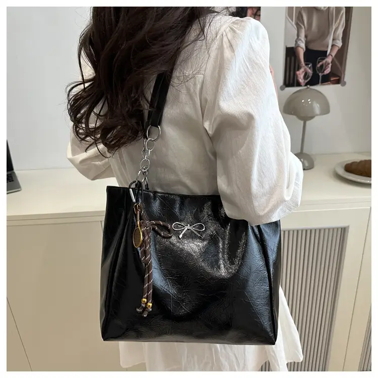 Women's Large Capacity Beige Chain Shoulder Bag — feature 34