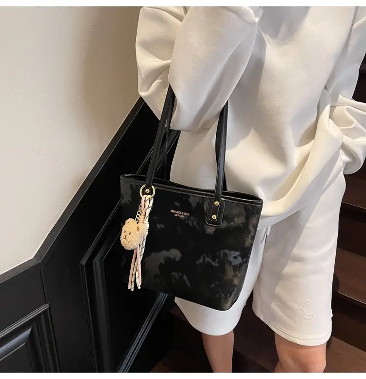 Large Capacity Crossbody Bag for Students & Commuters — feature 12