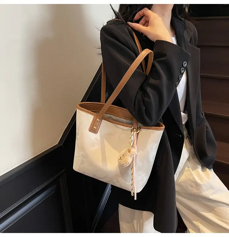 Large Capacity Crossbody Bag for Students & Commuters — feature 15