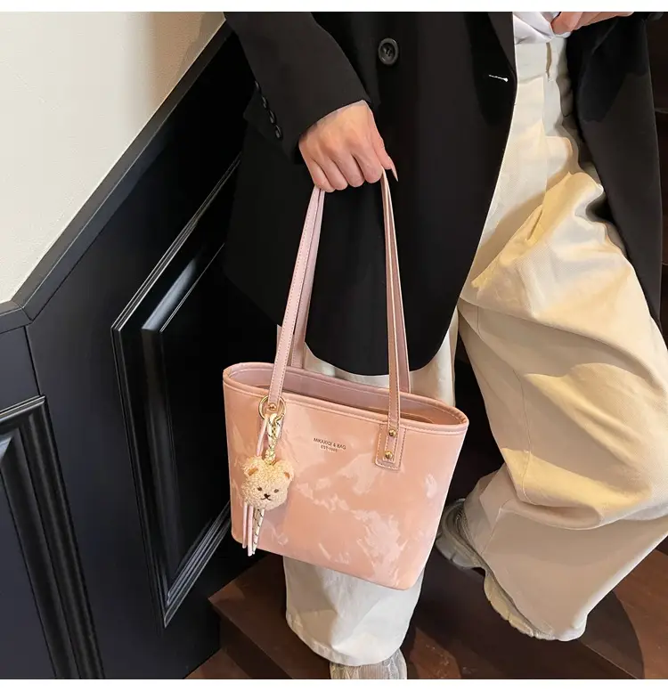 Large Capacity Crossbody Bag for Students & Commuters — feature 16