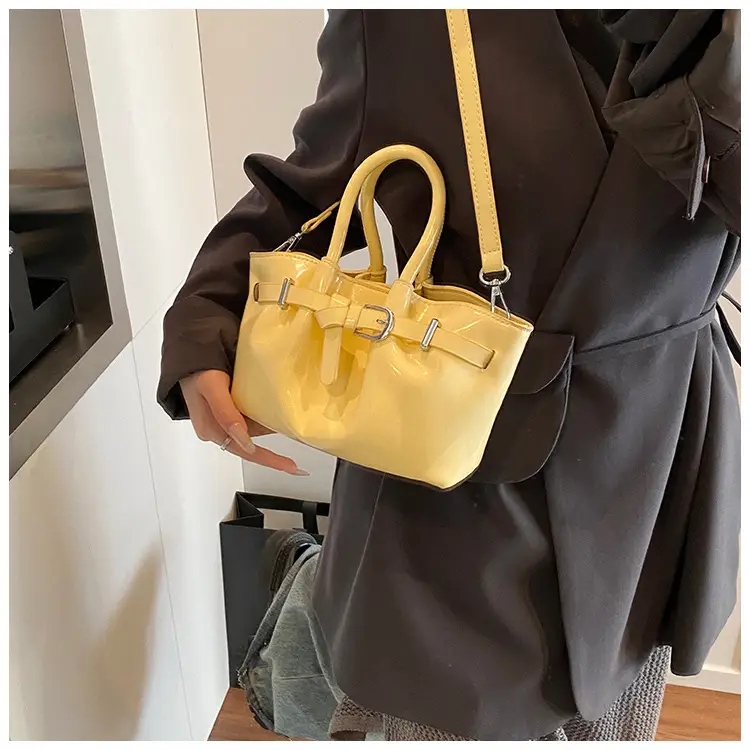 Korean Style Beige Leather Bucket Bag 2025 — feature 37
