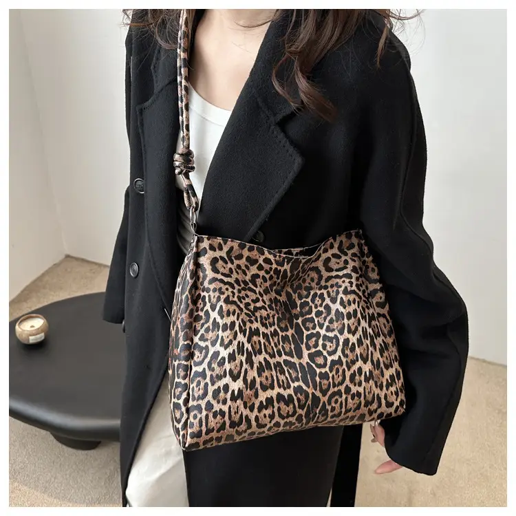 Leopard Print Korean Style Shoulder Bag for Women — feature 11