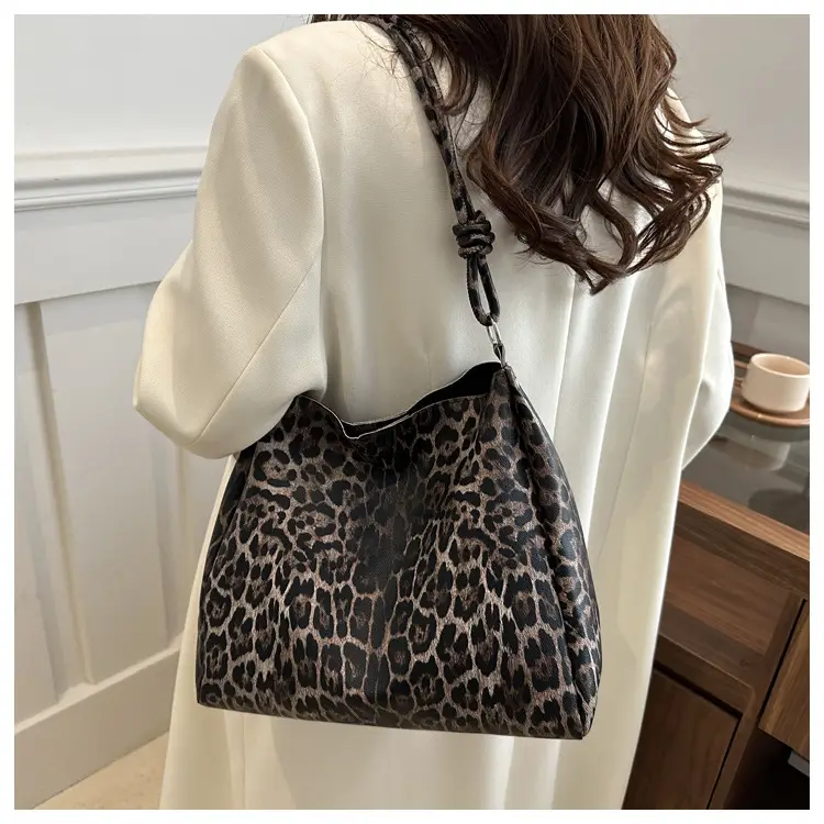 Leopard Print Korean Style Shoulder Bag for Women — feature 13