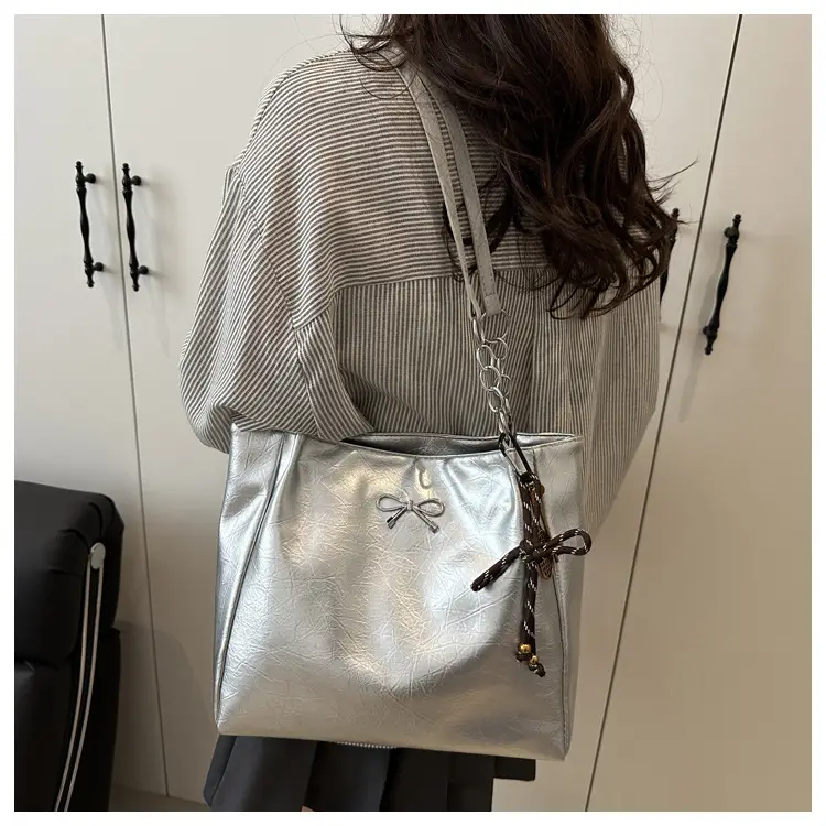 2025 Women's Brown Leather Shoulder Tote Bag with Chain Detail — feature 13