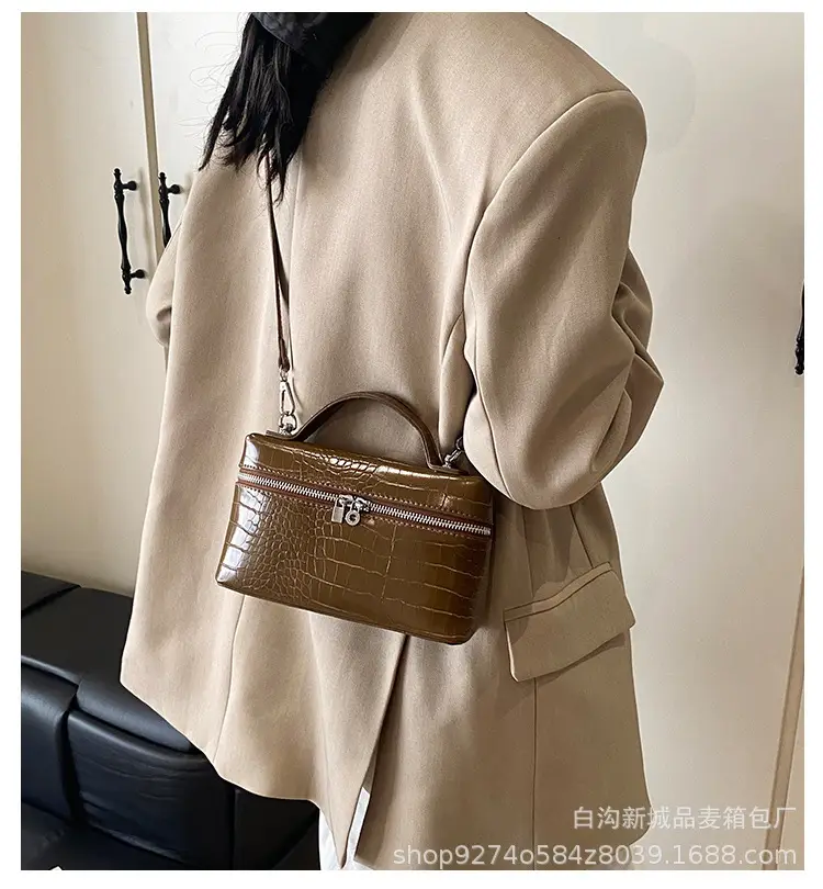 Light Luxury Croc Pattern Box Bag for Women 2026 — feature 1