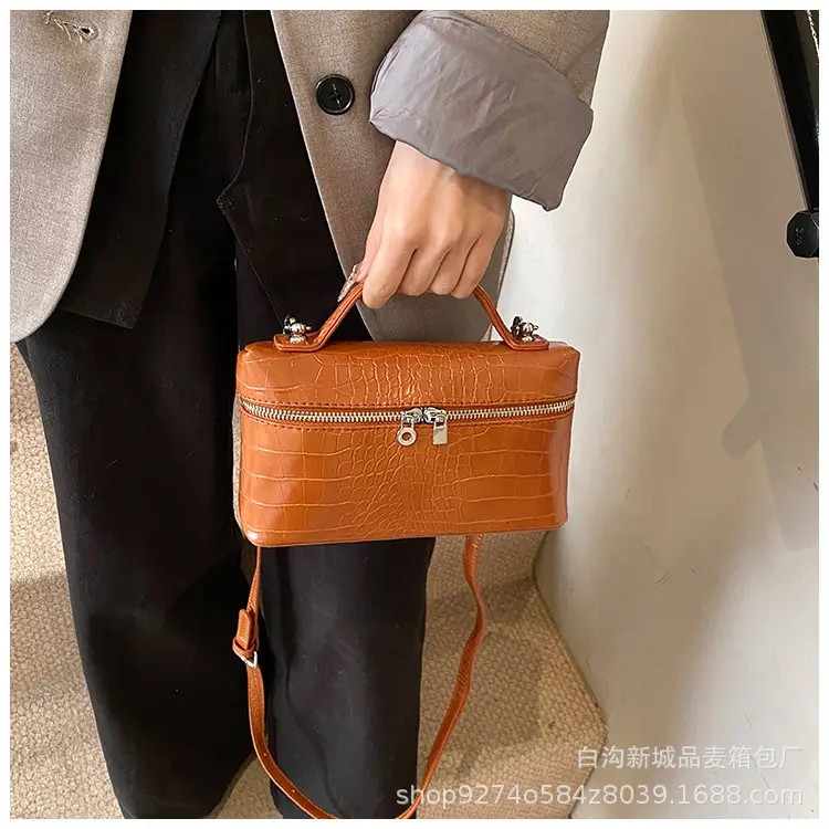Light Luxury Croc Pattern Box Bag for Women 2026 — feature 17
