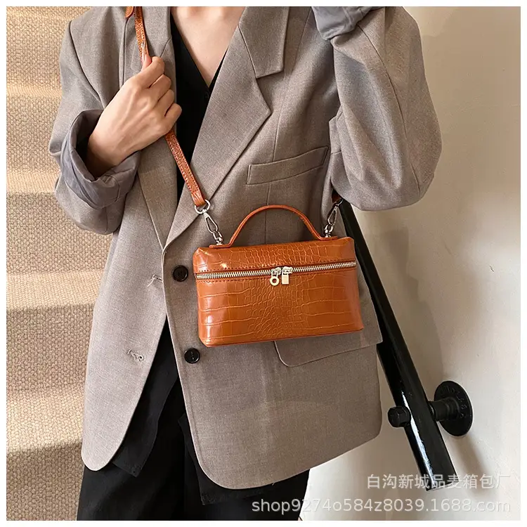 Light Luxury Croc Pattern Box Bag for Women 2026 — feature 18
