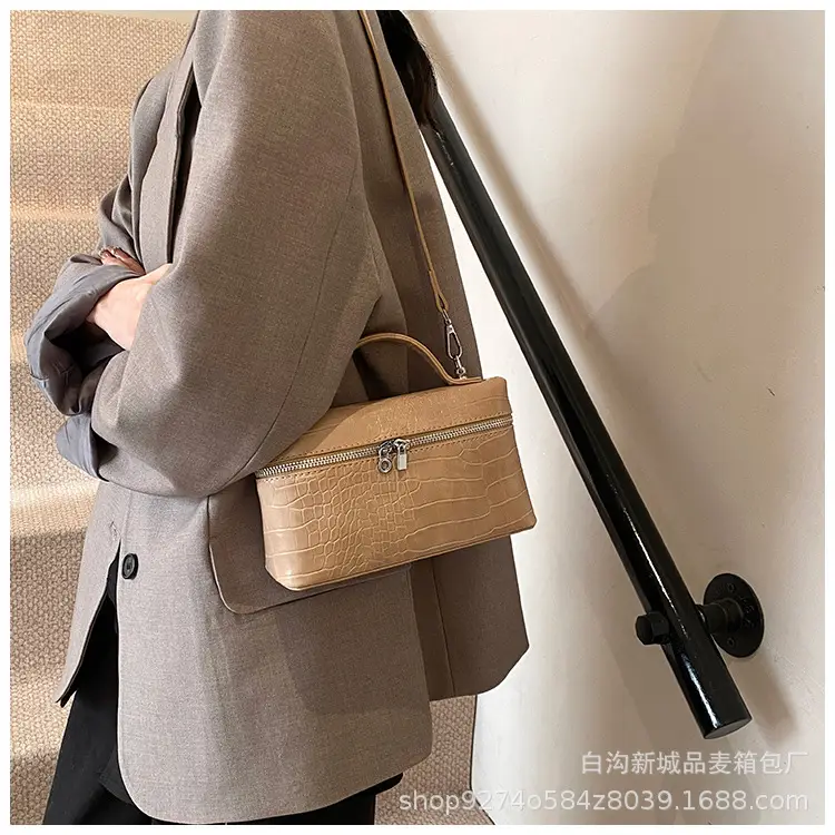 Light Luxury Croc Pattern Box Bag for Women 2026 — feature 20