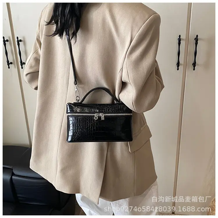 Light Luxury Croc Pattern Box Bag for Women 2026 — feature 22
