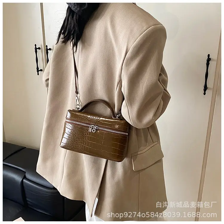Light Luxury Croc Pattern Box Bag for Women 2026 — feature 25