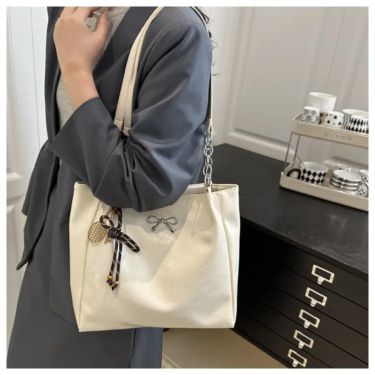 Vintage Oil Wax Leather Tote Bag Women Large Capacity Shoulder Bag — feature 10