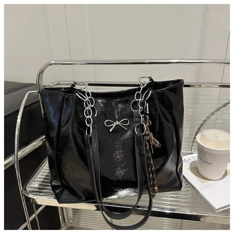 Vintage Oil Wax Leather Tote Bag Women Large Capacity Shoulder Bag — feature 21
