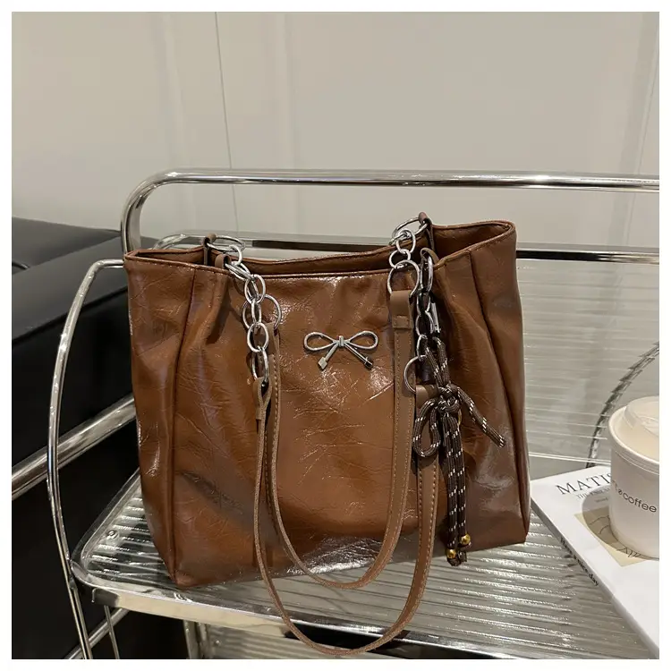 Vintage Oil Wax Leather Tote Bag Women Large Capacity Shoulder Bag — feature 22