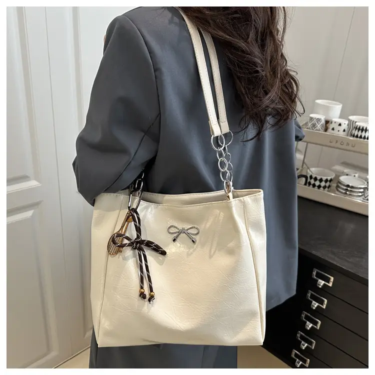 Vintage Oil Wax Leather Tote Bag Women Large Capacity Shoulder Bag — feature 9