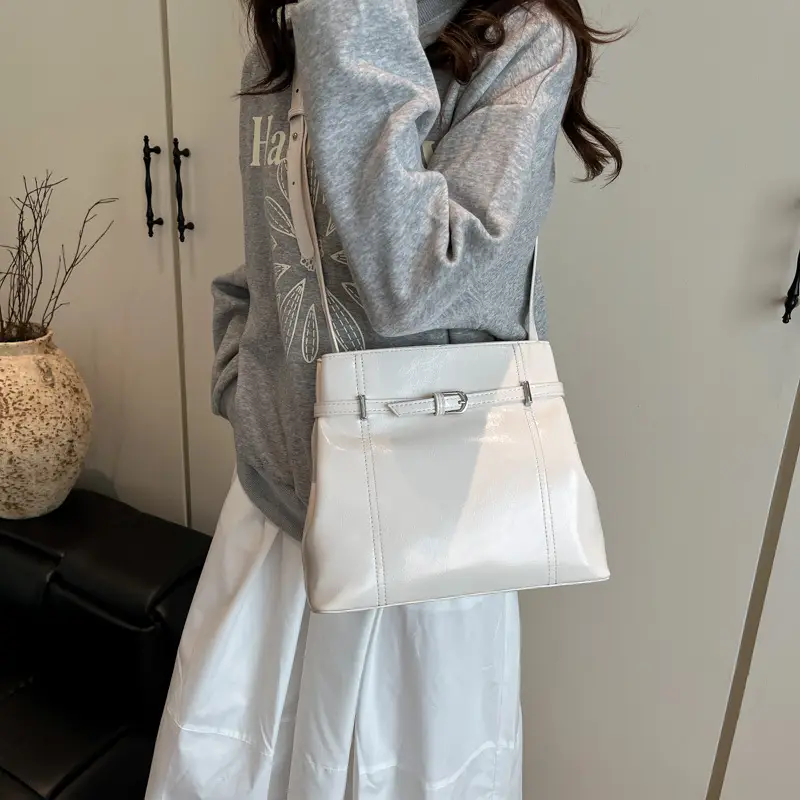 Silver Leather Commuter Bag for Women 2025 Spring Summer - Image 6