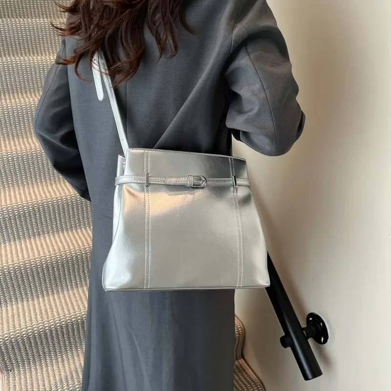 Silver Leather Commuter Bag for Women 2025 Spring Summer - Image 7