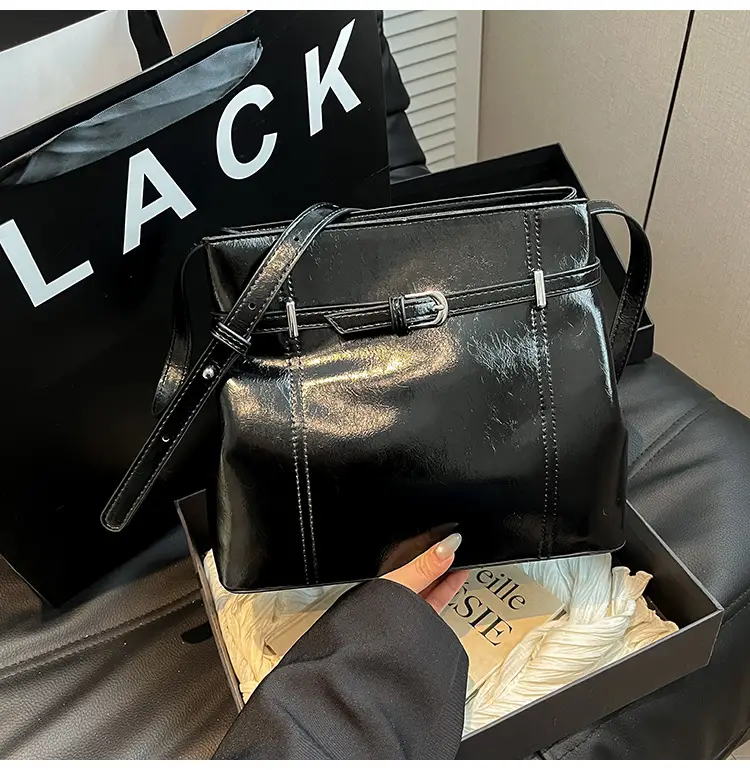 Silver Leather Commuter Bag for Women 2025 Spring Summer — feature 14