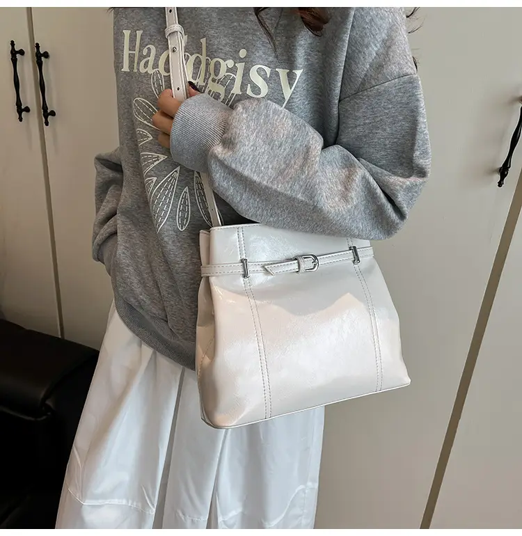 Silver Leather Commuter Bag for Women 2025 Spring Summer — feature 15