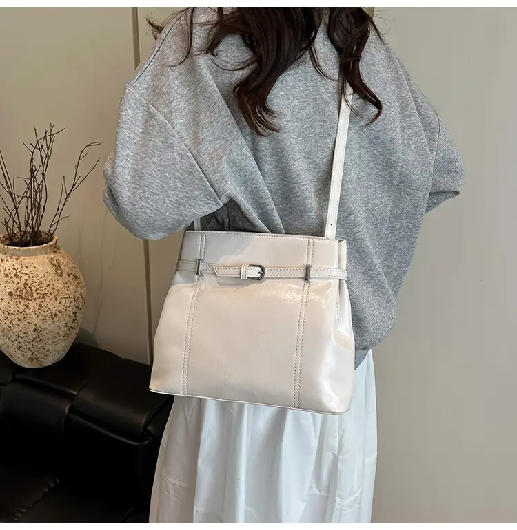 Silver Leather Commuter Bag for Women 2025 Spring Summer — feature 16
