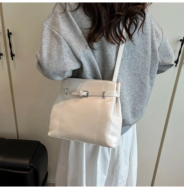 Silver Leather Commuter Bag for Women 2025 Spring Summer — feature 17