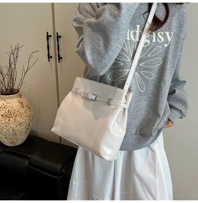 Silver Leather Commuter Bag for Women 2025 Spring Summer — feature 18