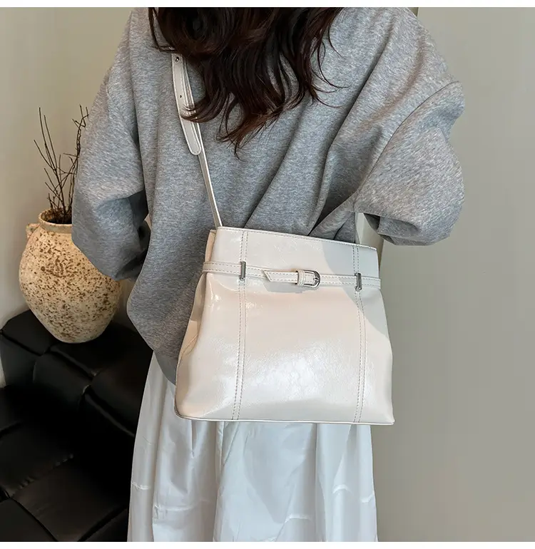 Silver Leather Commuter Bag for Women 2025 Spring Summer — feature 19
