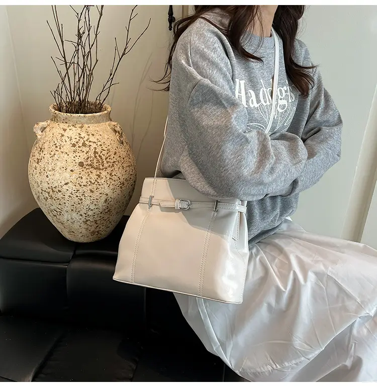 Silver Leather Commuter Bag for Women 2025 Spring Summer — feature 21