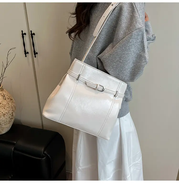 Silver Leather Commuter Bag for Women 2025 Spring Summer — feature 23