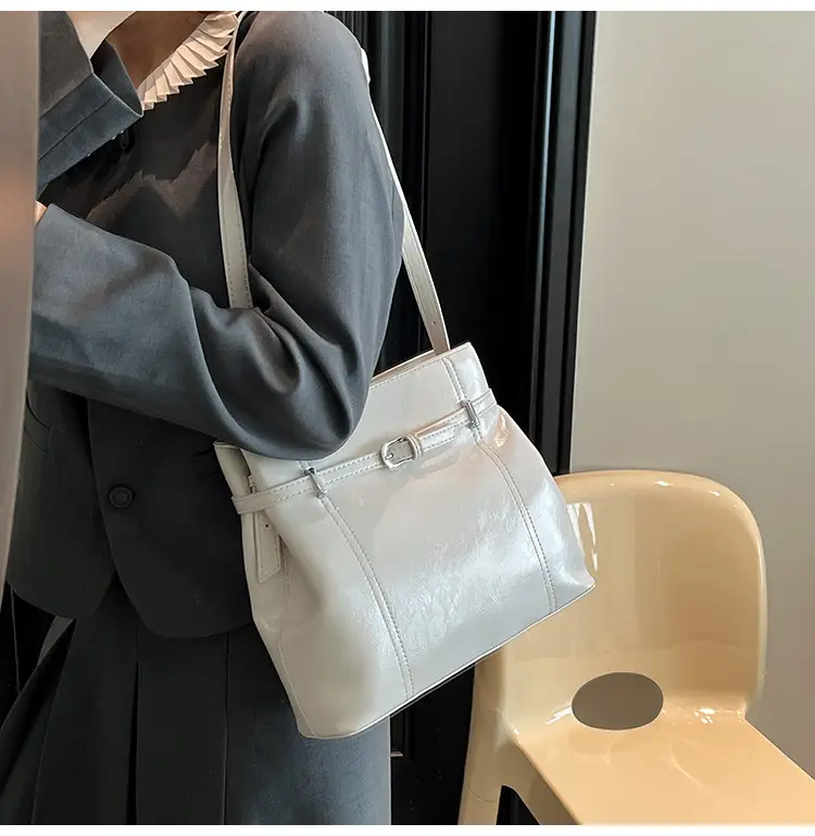 Silver Leather Commuter Bag for Women 2025 Spring Summer — feature 29