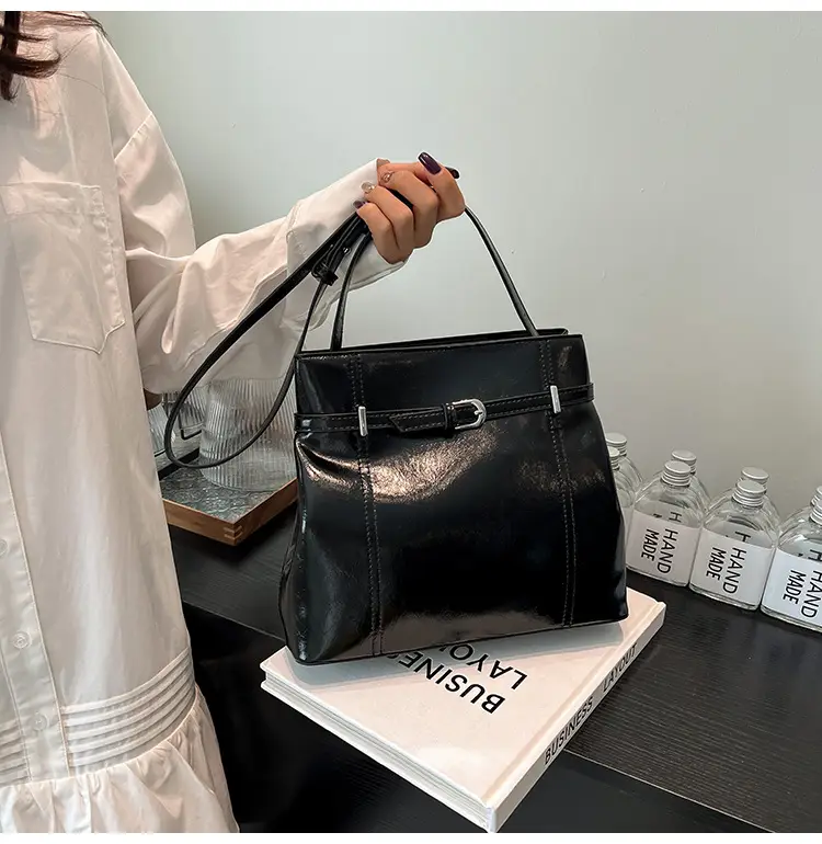 Silver Leather Commuter Bag for Women 2025 Spring Summer — feature 39