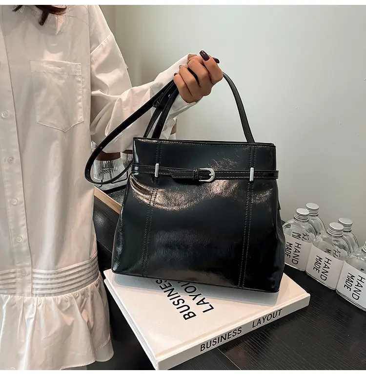 Silver Leather Commuter Bag for Women 2025 Spring Summer — feature 40