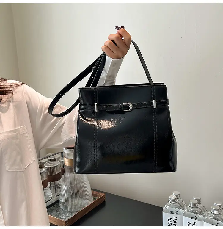 Silver Leather Commuter Bag for Women 2025 Spring Summer — feature 41