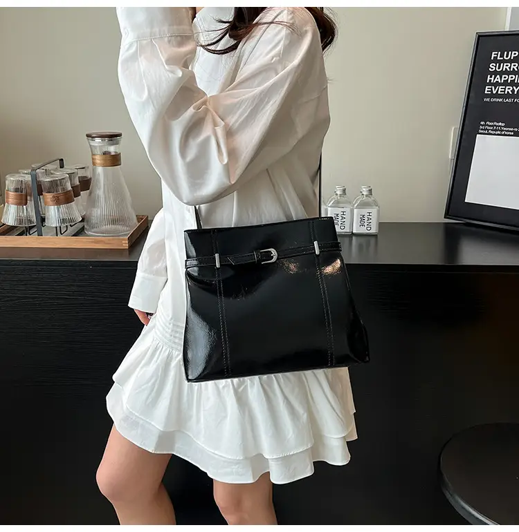 Silver Leather Commuter Bag for Women 2025 Spring Summer — feature 42