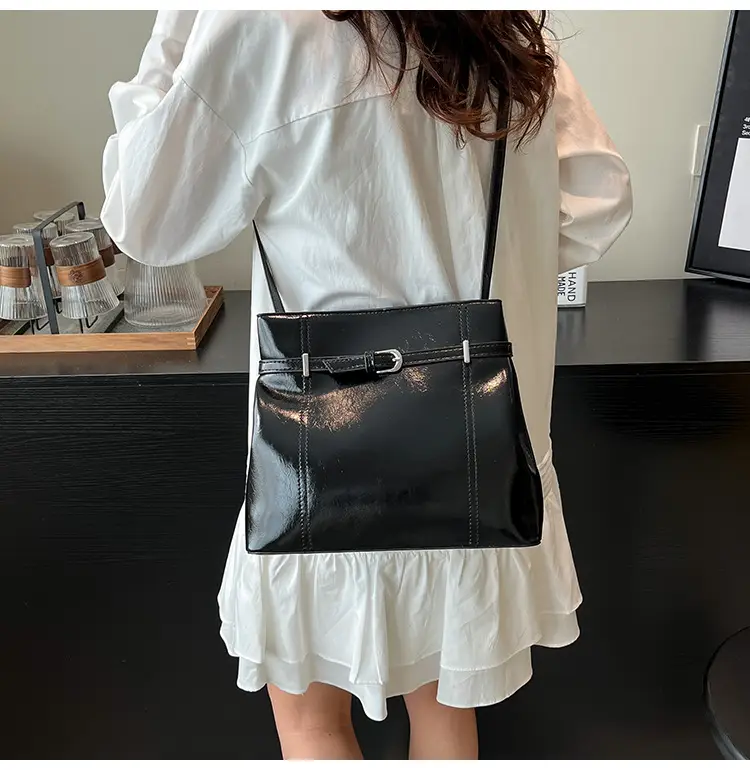Silver Leather Commuter Bag for Women 2025 Spring Summer — feature 44