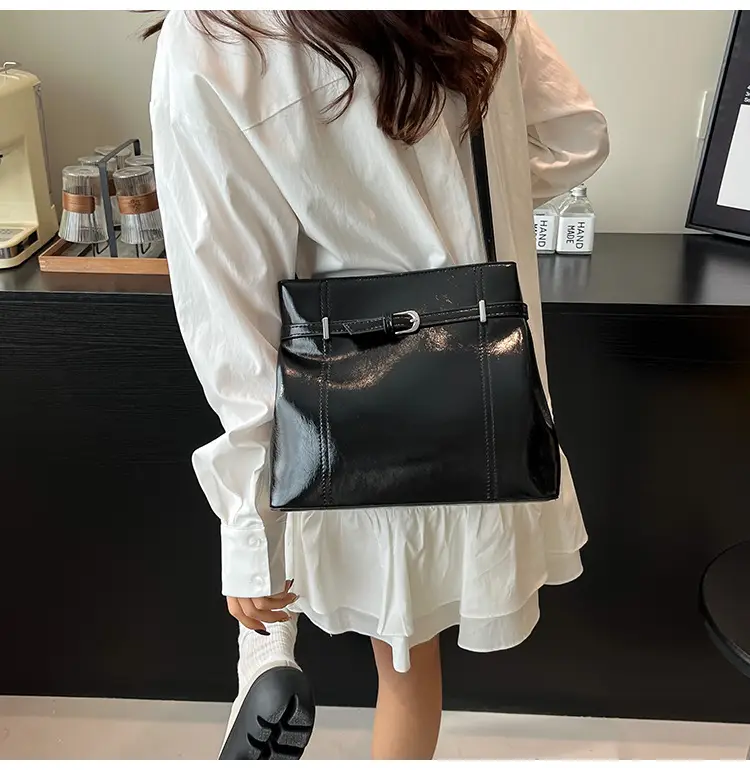 Silver Leather Commuter Bag for Women 2025 Spring Summer — feature 47