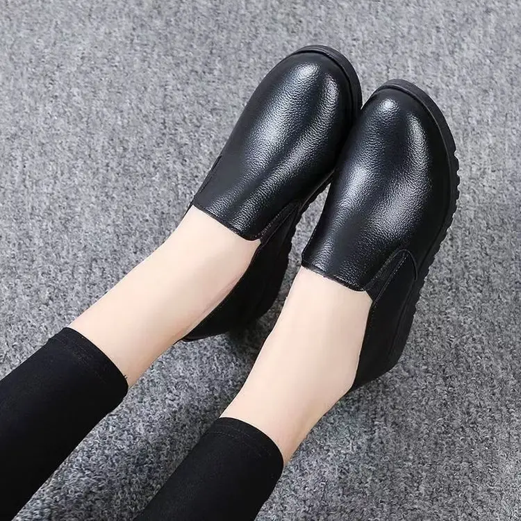 KFC Non-slip Work Shoes Women's Black Flat Shoes for Mom Kitchen Work Shoes Waterproof Soft Leather Women's Single-layer Shoes — feature 7