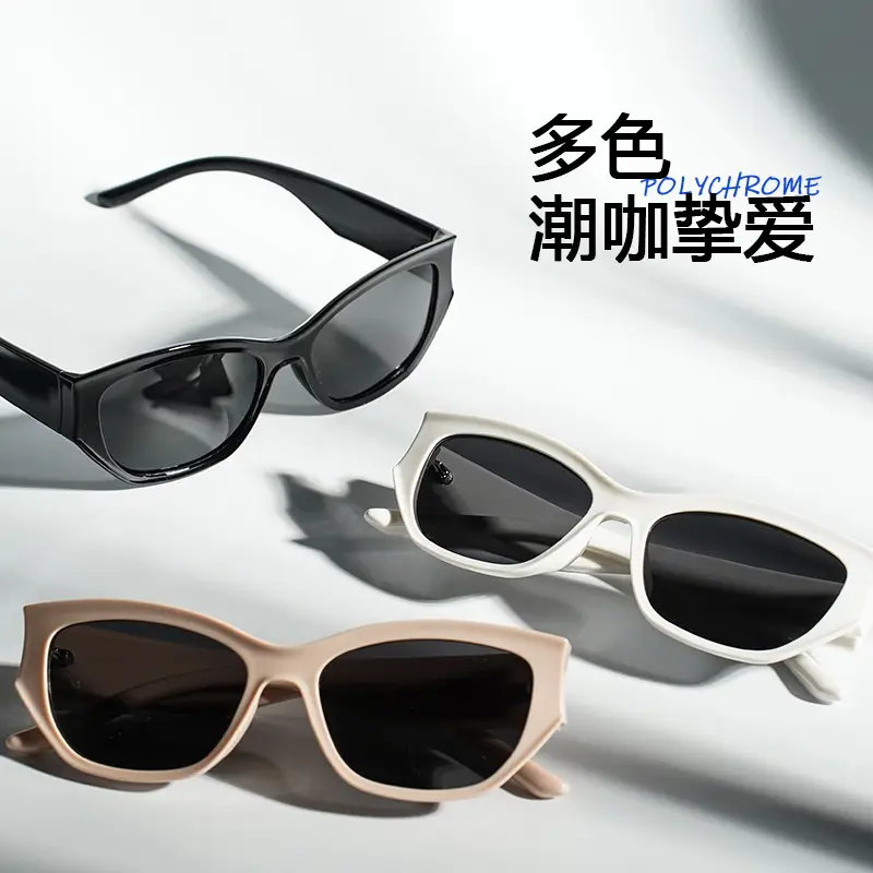 80373Y2K Black Sports Sunglasses with Dark Lens - Image 7