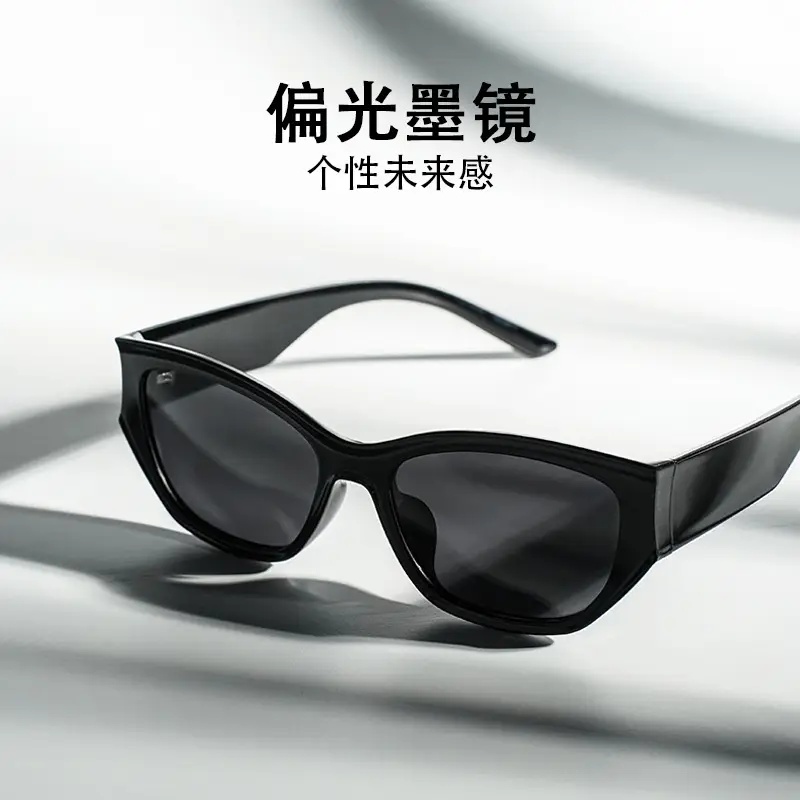 80373Y2K Black Sports Sunglasses with Dark Lens - Image 8
