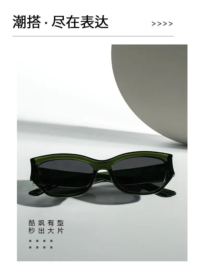 80373Y2K Black Sports Sunglasses with Dark Lens — feature 5