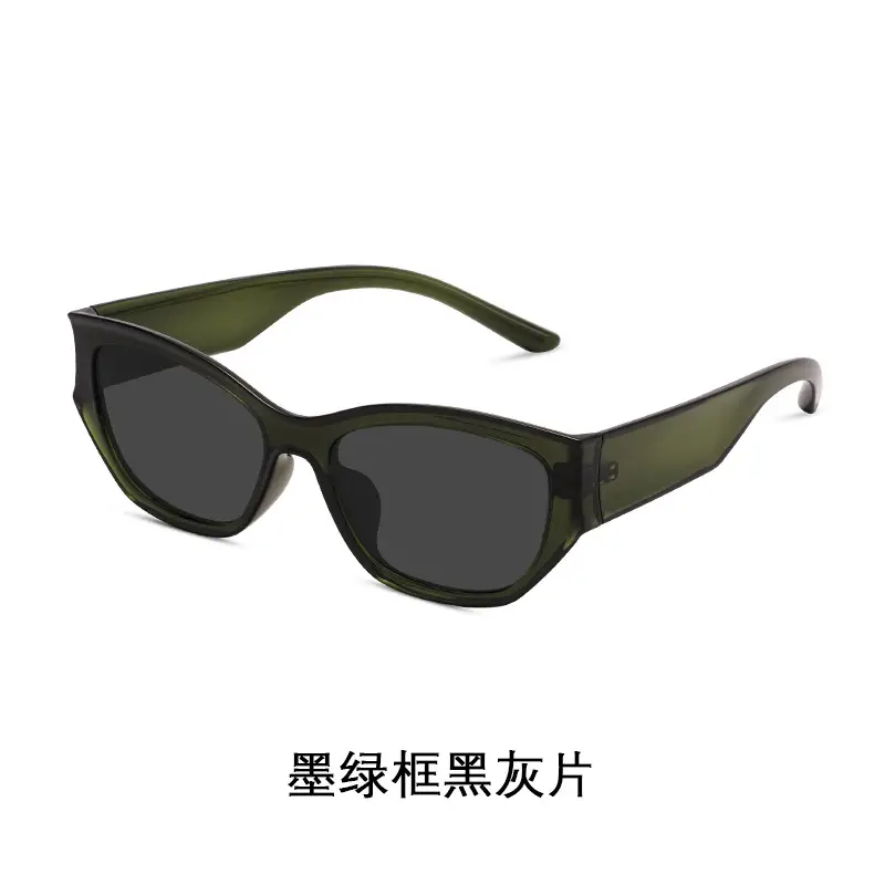 80373Y2K Black Sports Sunglasses with Dark Lens - Image 2