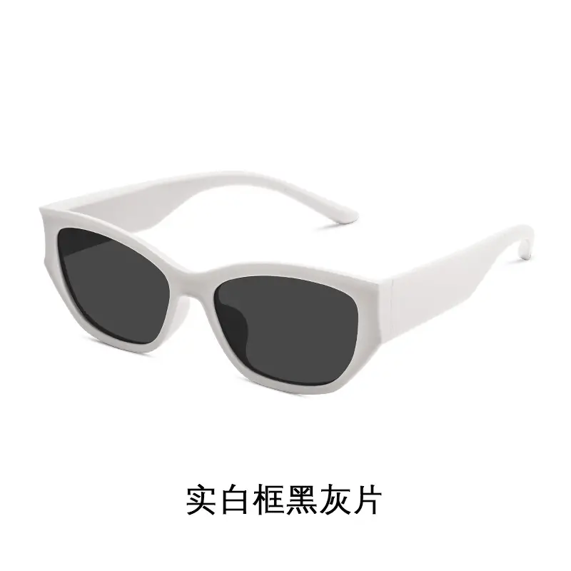 80373Y2K Black Sports Sunglasses with Dark Lens - Image 5