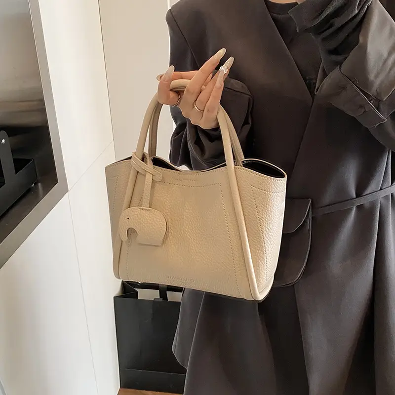 Vintage Fashion Large Capacity Tote Bag Women's 2025 Spring New Fashionable Casual Shoulder Bag Solid Color Simple Crossbody Bag