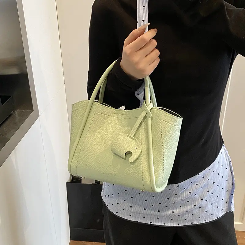 Vintage Fashion Large Capacity Tote Bag Women's 2025 Spring New Fashionable Casual Shoulder Bag Solid Color Simple Crossbody Bag