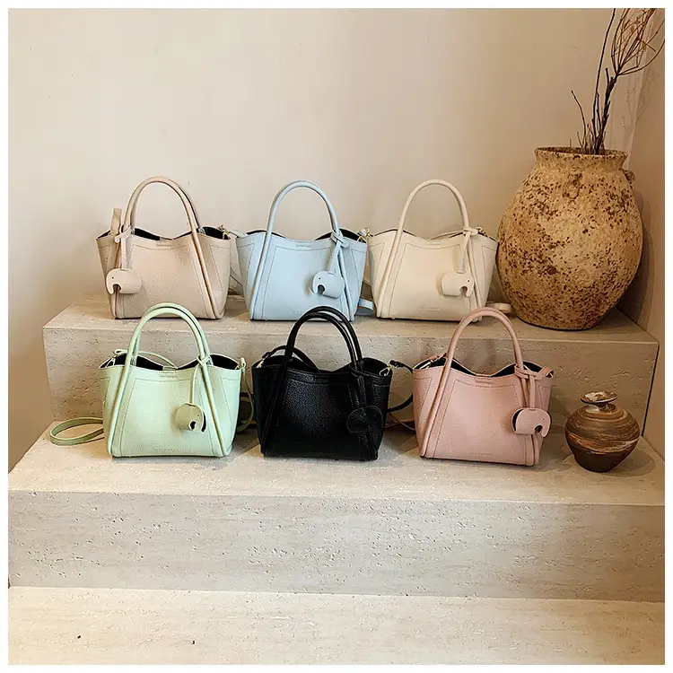 Vintage Fashion Large Capacity Tote Bag Women's 2025 Spring New Fashionable Casual Shoulder Bag Solid Color Simple Crossbody Bag — feature 16
