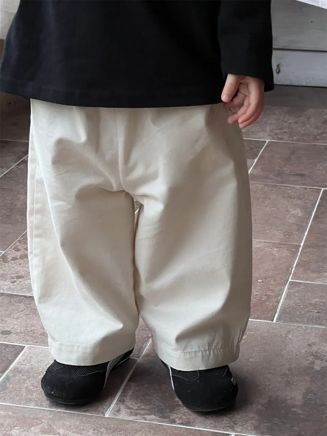 Kids Korean Style Autum T-Shirt Pants Set Black Beige - Image 2