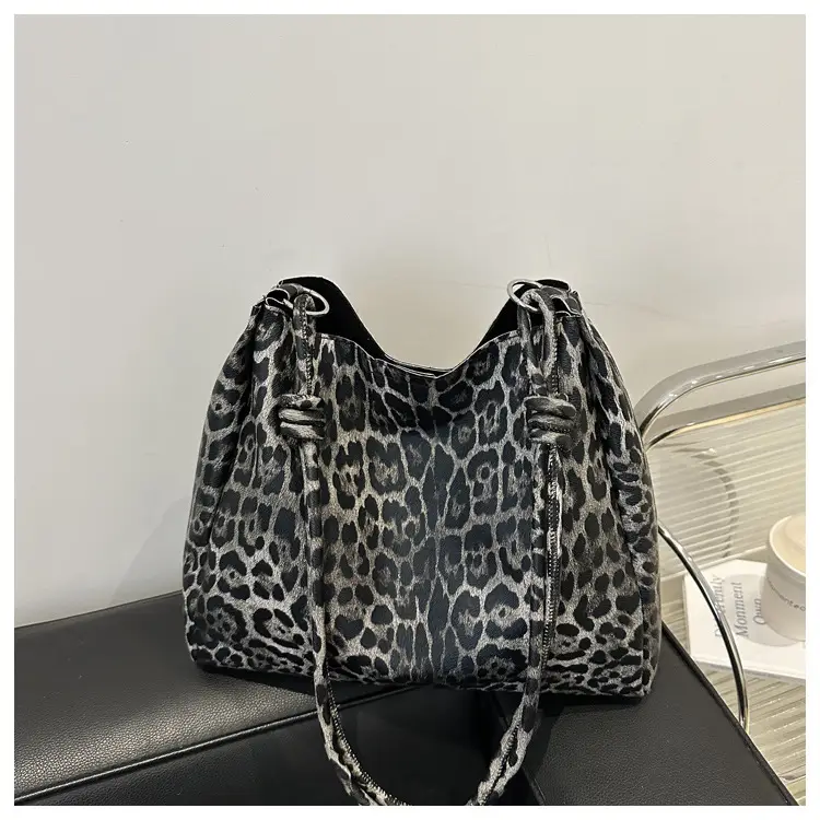 Women Leopard Print Crossbody Bag Large Capacity 2025 — feature 10